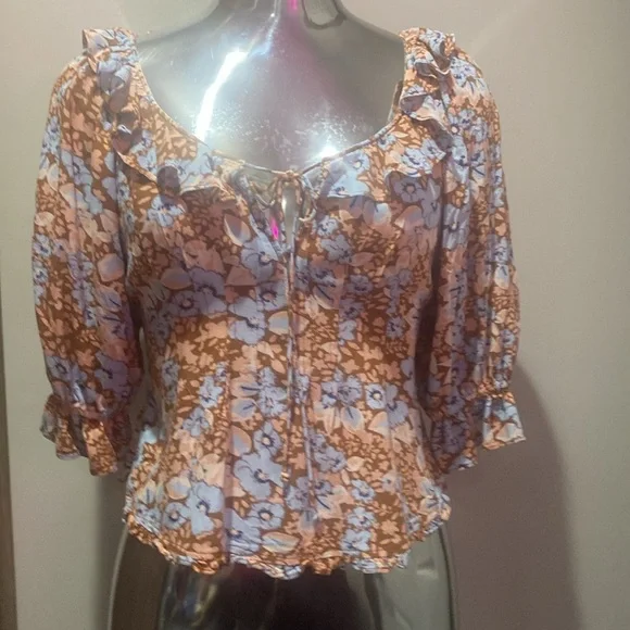 Free People -  Ruffled Sleeve & Neckline Blouse 100% Viscose zipper - Picture 4 of 16